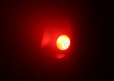 Σκηνικό ελαφρύ RGB χρώμα των οδηγήσεων φραγμών λεσχών νύχτας που αναμιγνύει το φως ισοτιμίας ΣΠΑΔΊΚΩΝ επίδρασης στροβοσκόπιων